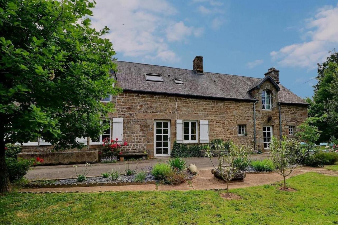 La Bremande Bed & Breakfast Saint-Georges-de-Reintembault Bagian luar foto