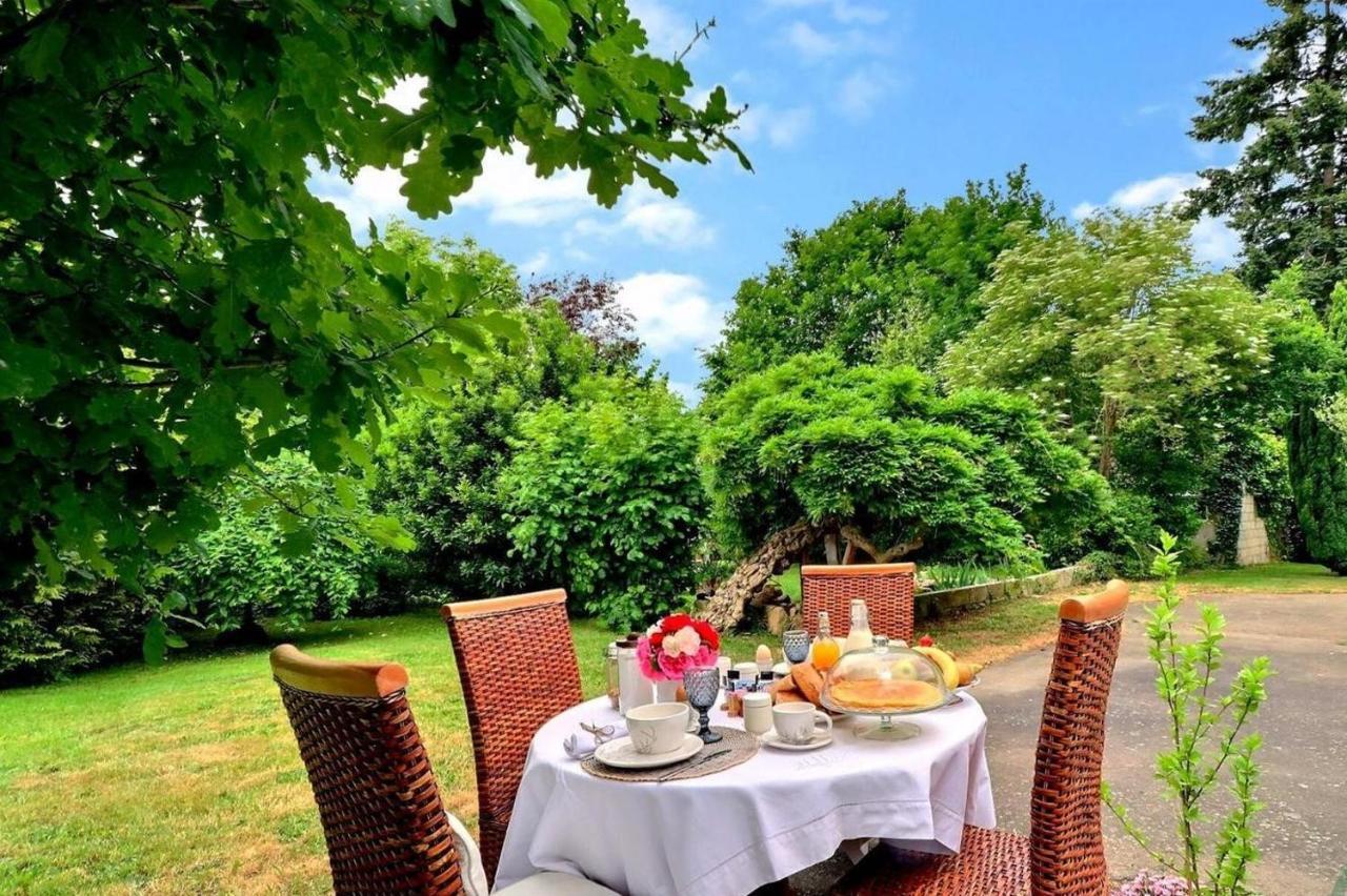 La Bremande Bed & Breakfast Saint-Georges-de-Reintembault Bagian luar foto