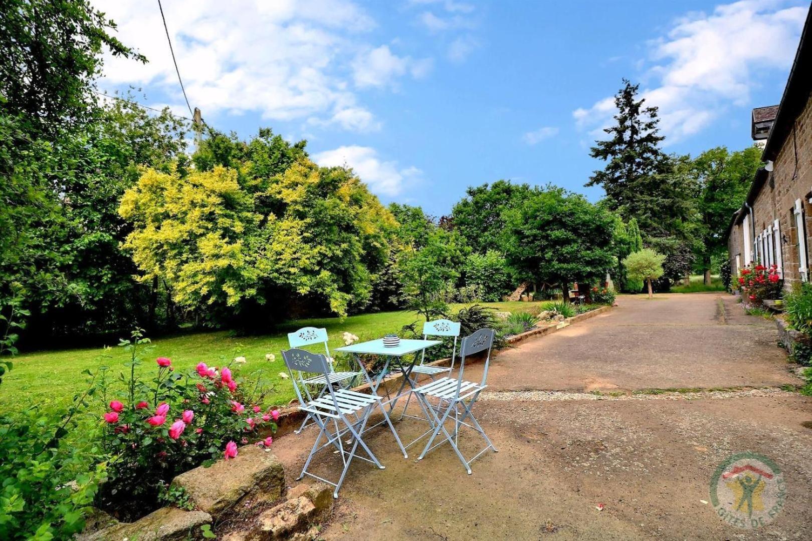 La Bremande Bed & Breakfast Saint-Georges-de-Reintembault Bagian luar foto