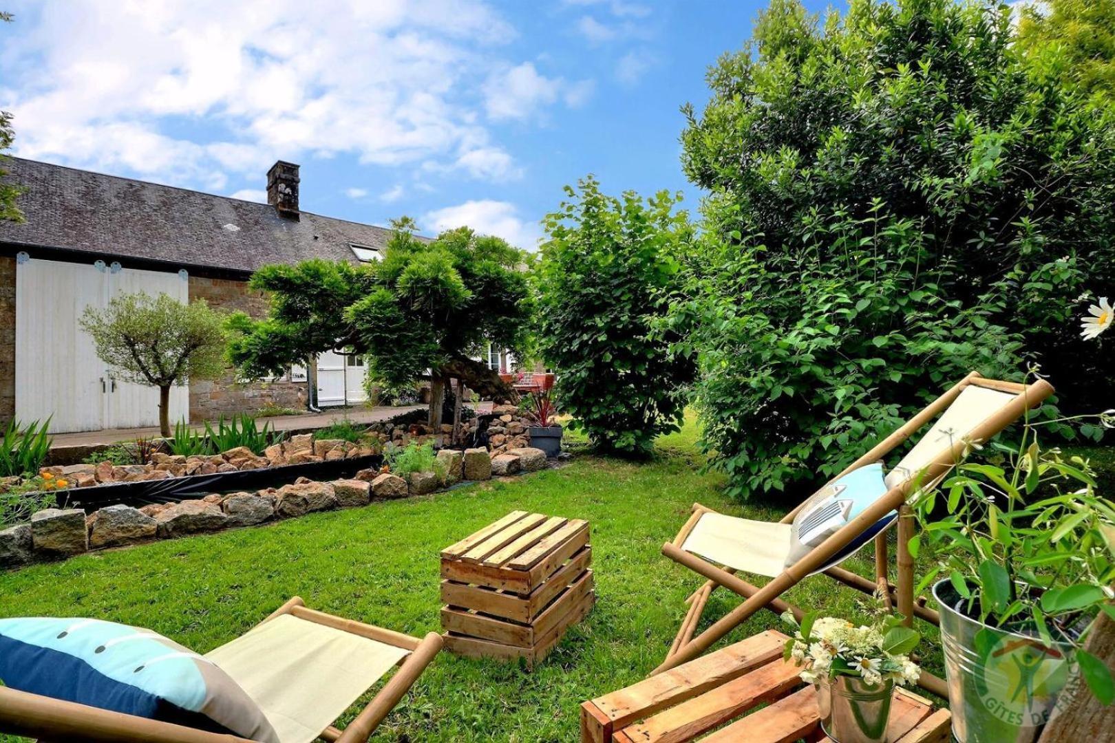 La Bremande Bed & Breakfast Saint-Georges-de-Reintembault Bagian luar foto