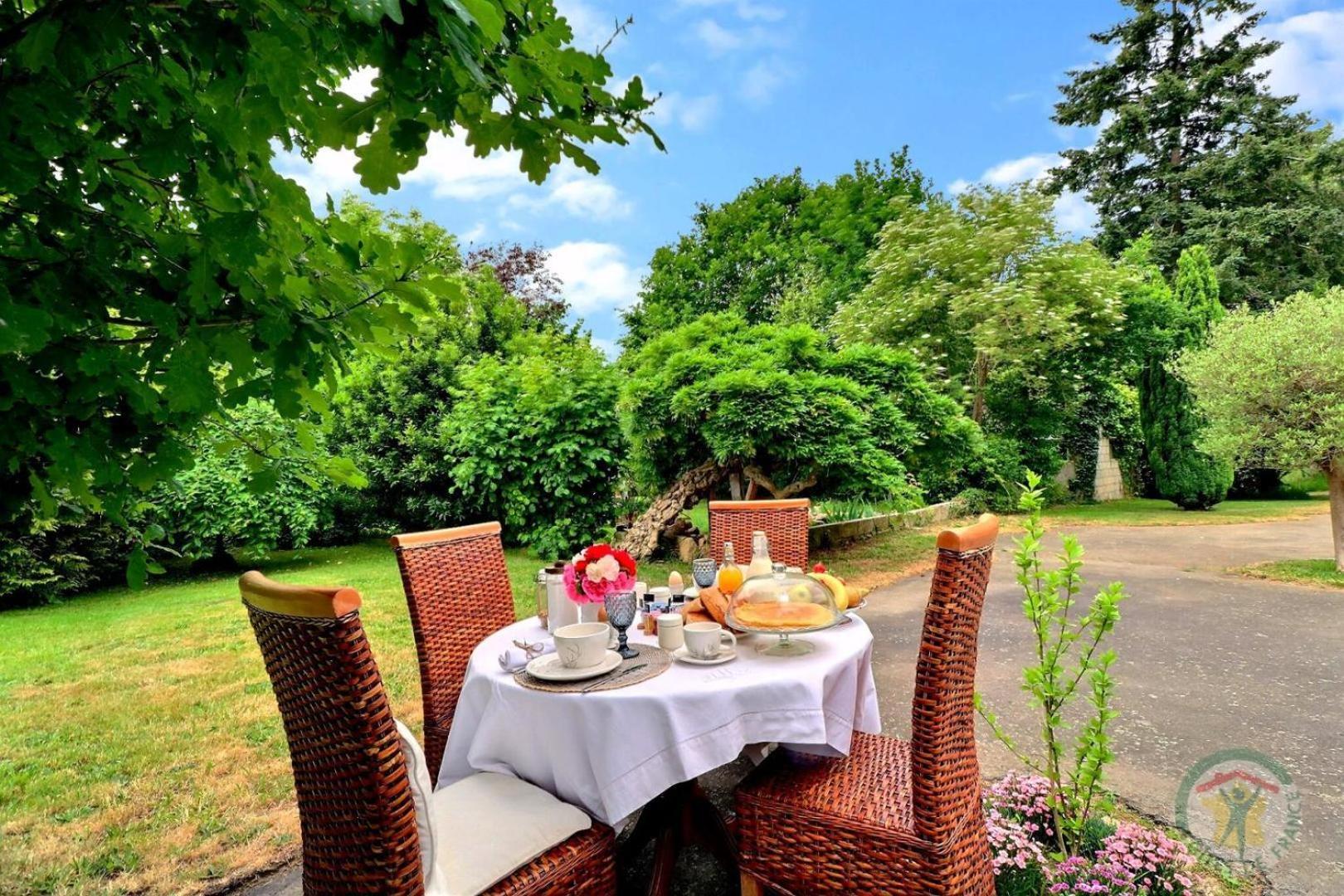 La Bremande Bed & Breakfast Saint-Georges-de-Reintembault Bagian luar foto